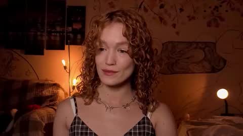 Snapshot of emiliyafox chatting on September 28, 7:01 pm Emi online show from September 28, 7:01 pm