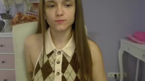 Snapshot of emilly_lust99 chatting on March 12, 10:59 am Emilly online show from March 12, 10:59 am