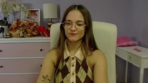 Snapshot of emilly_lust99 chatting on February 8, 11:33 am Emilly online show from February 8, 11:33 am