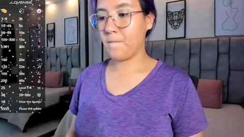 Snapshot of emily_5weet chatting on February 13, 8:17 am Emily online show from February 13, 8:17 am