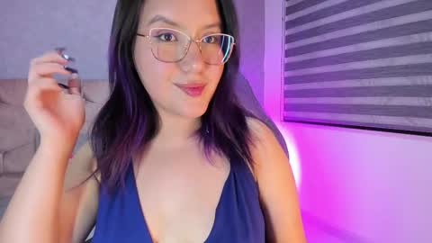 Snapshot of emily_5weet chatting on October 2, 5:17 am Emily online show from October 2, 5:17 am