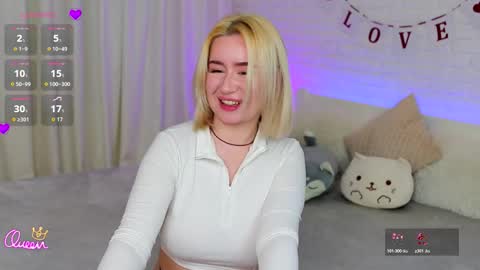 Emily  Bliss online show from February 16, 2:59 pm