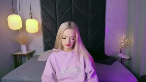 Emily online show from September 28, 3:32 pm