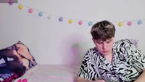 emily_and_ilumi online show from January 5, 11:04 am