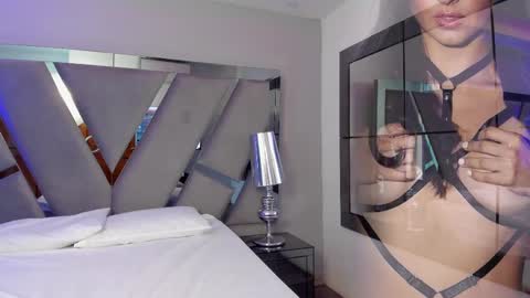 Snapshot of emily_bae chatting on February 12, 5:58 pm emily_bae online show from February 12, 5:58 pm