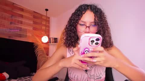 Snapshot of emily_brown04 chatting on September 23, 12:10 pm emily_brown04 online show from September 23, 12:10 pm
