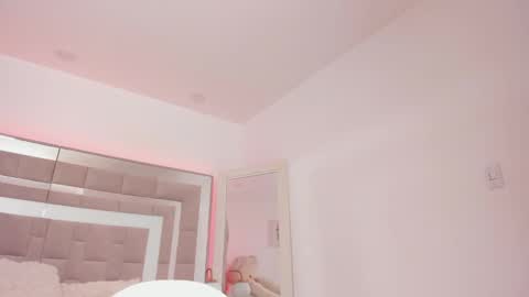 Snapshot of emily_devon chatting on October 10, 5:02 am emily_devon online show from October 10, 5:02 am