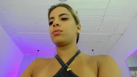 Snapshot of emily_ellen chatting on February 22, 10:40 am Emily online show from February 22, 10:40 am