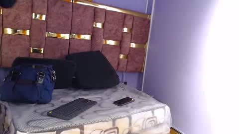 Snapshot of emily_fox_3 chatting on October 28, 11:44 am emily fox 3 online show from October 28, 11:44 am