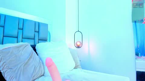 Emi  online show from September 24, 3:30 pm