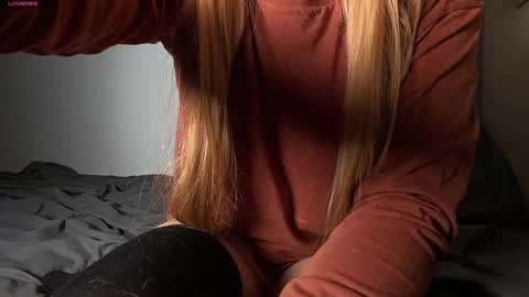 Snapshot of emily_jayreal chatting on March 12, 10:17 pm Emily online show from March 12, 10:17 pm