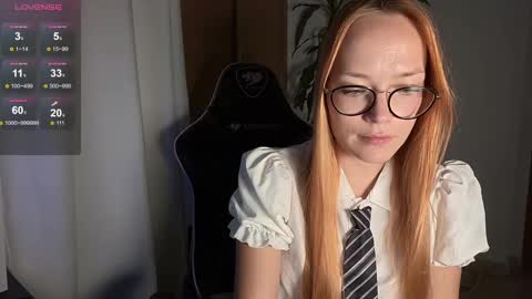 Snapshot of emily_jayreal chatting on March 2, 10:48 pm Emily online show from March 2, 10:48 pm