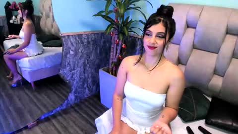 Snapshot of emily_jones3 chatting on February 18, 3:52 pm Emily online show from February 18, 3:52 pm