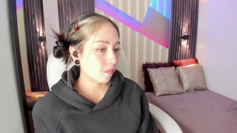 Snapshot of emily_layton chatting on October 2, 3:00 pm Emily online show from October 2, 3:00 pm