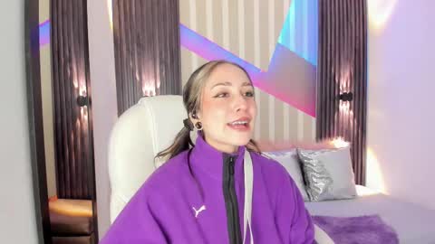 Snapshot of emily_layton chatting on October 5, 4:14 pm Emily online show from October 5, 4:14 pm