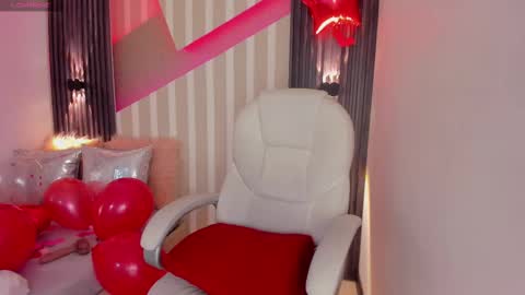 Snapshot of emily_layton chatting on February 25, 2:26 pm Emily online show from February 25, 2:26 pm