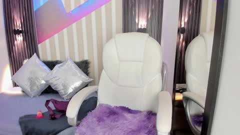 Emily online show from November 11, 2:52 pm