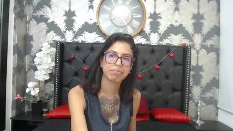 Snapshot of emily_loperaa chatting on February 26, 2:38 pm Emily online show from February 26, 2:38 pm