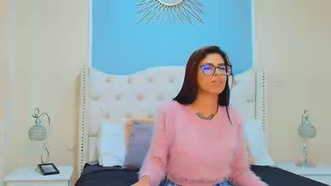 Snapshot of emily_loperaa chatting on September 22, 10:03 pm Emily online show from September 22, 10:03 pm