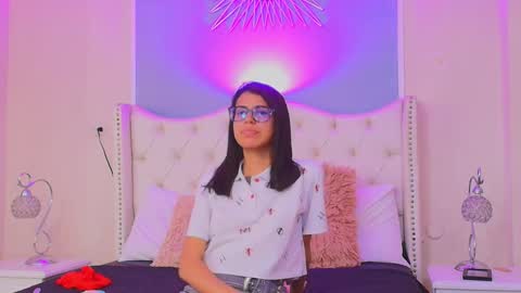 Snapshot of emily_loperaa chatting on October 13, 11:51 pm Emily online show from October 13, 11:51 pm