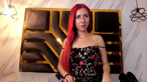 Snapshot of emily_morgan04 chatting on February 19, 8:41 pm online show from February 19, 8:41 pm