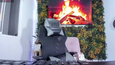 emily_palmeer online show from April 18, 9:22 am