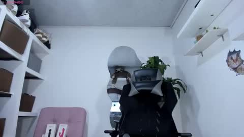 emily_palmeer online show from September 15, 11:01 am