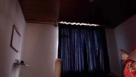 emily_pearl_ online show from December 21, 9:36 pm