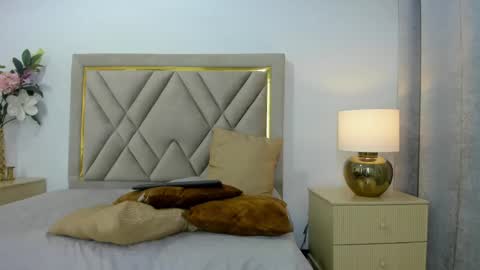 Emily online show from November 18, 7:06 pm