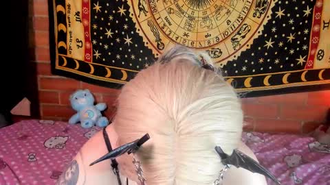 Snapshot of emily_salvatore chatting on February 5, 12:53 am emily_salvatore online show from February 5, 12:53 am