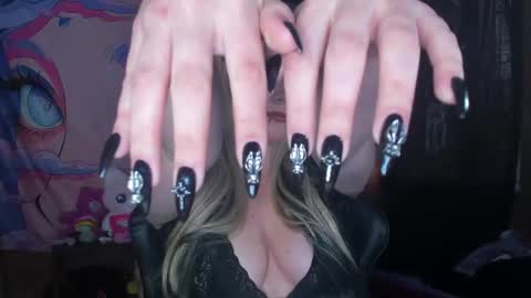 Snapshot of emily_salvatore chatting on October 9, 6:57 pm emily_salvatore online show from October 9, 6:57 pm