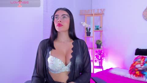 Snapshot of emily_sanderss1 chatting on February 5, 8:25 pm Emily online show from February 5, 8:25 pm