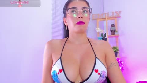 Snapshot of emily_sanderss1 chatting on January 11, 8:54 pm Emily online show from January 11, 8:54 pm