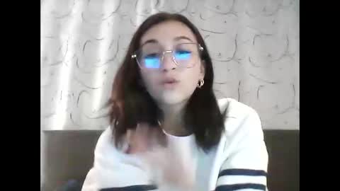 Snapshot of emily_smith29 chatting on December 12, 11:03 pm emi online show from December 12, 11:03 pm