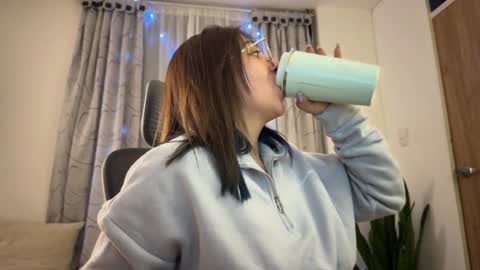 Snapshot of emily_smith29 chatting on February 3, 2:25 am emi online show from February 3, 2:25 am