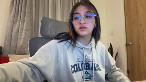 Snapshot of emily_smith29 chatting on February 5, 1:15 am emi online show from February 5, 1:15 am