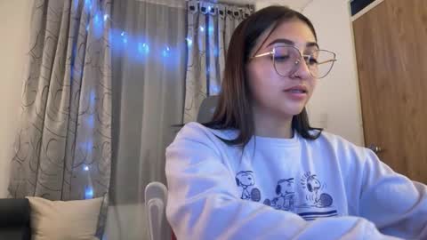 Snapshot of emily_smith29 chatting on February 14, 1:34 am emi online show from February 14, 1:34 am