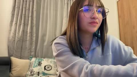 Snapshot of emily_smith29 chatting on February 20, 1:46 am emi online show from February 20, 1:46 am