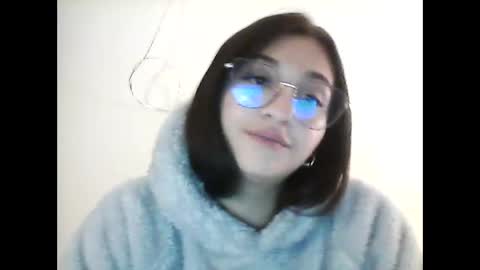 Snapshot of emily_smith29 chatting on December 8, 7:05 am emi online show from December 8, 7:05 am