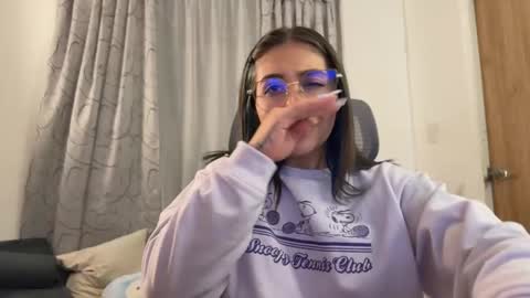 Snapshot of emily_smith29 chatting on February 24, 1:02 am emi online show from February 24, 1:02 am