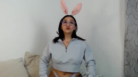 Snapshot of emily_smith29 chatting on December 19, 3:18 am emi online show from December 19, 3:18 am