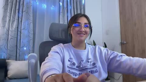 Snapshot of emily_smith29 chatting on February 14, 7:33 pm emi online show from February 14, 7:33 pm