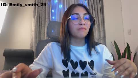 Snapshot of emily_smith29 chatting on February 9, 1:11 am emi online show from February 9, 1:11 am