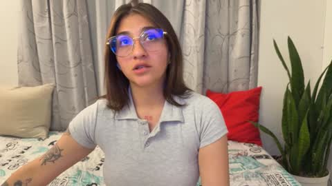 Snapshot of emily_smith29 chatting on January 19, 12:17 am emi online show from January 19, 12:17 am