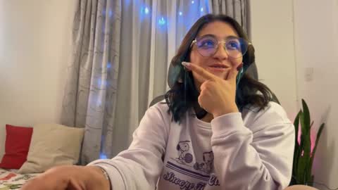 Snapshot of emily_smith29 chatting on February 1, 6:32 am emi online show from February 1, 6:32 am