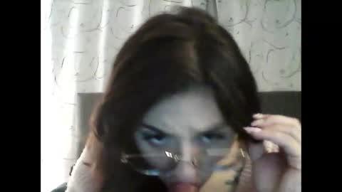 Snapshot of emily_smith29 chatting on December 10, 11:40 pm emi online show from December 10, 11:40 pm