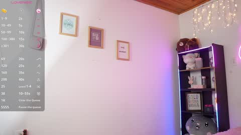 Snapshot of emily_smitt chatting on January 7, 2:42 am emily_smitt online show from January 7, 2:42 am