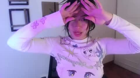 Snapshot of emily_swan_04 chatting on March 6, 5:54 pm Emily  Swan online show from March 6, 5:54 pm