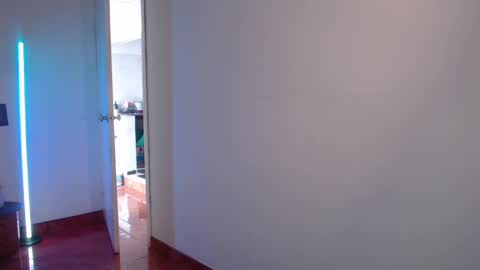 Snapshot of emily_swan_04 chatting on January 17, 5:41 pm Emily  Swan online show from January 17, 5:41 pm