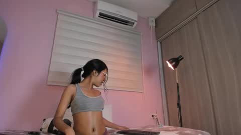 Snapshot of emily_sweett12 chatting on March 12, 6:32 pm Emily online show from March 12, 6:32 pm